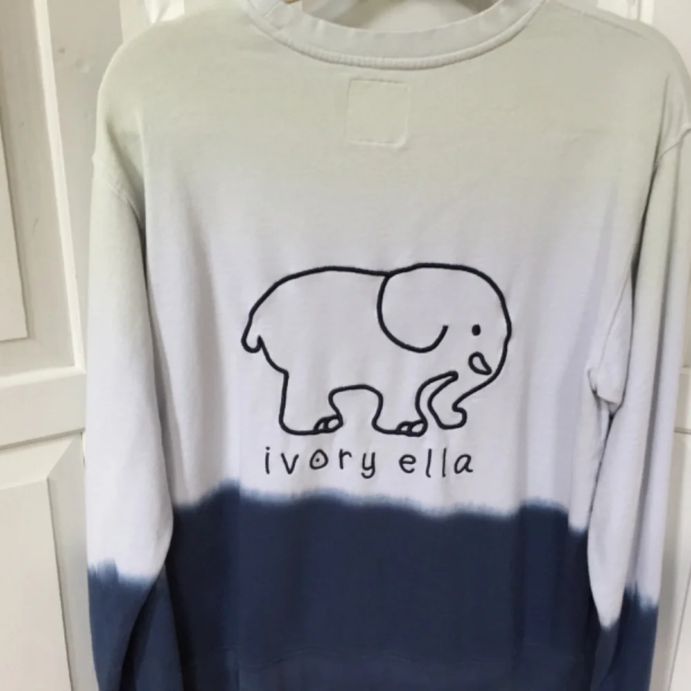 Ivory Ella White and Blue Organic Cotton Sweatshirt - Picture 11 of 13
